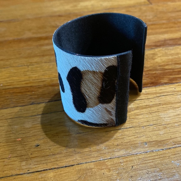 Cheetah rawhide cuff - Picture 3 of 5